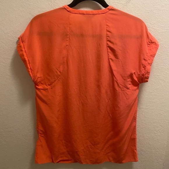 Tommy Bahama 100% Silk Coral Short Sleeve Blouse - Picture 5 of 7